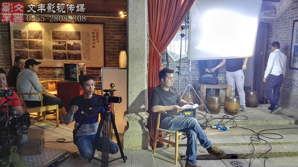 導(dǎo)演，精心的拍攝每個(gè)展館的細(xì)節(jié)，做到合適